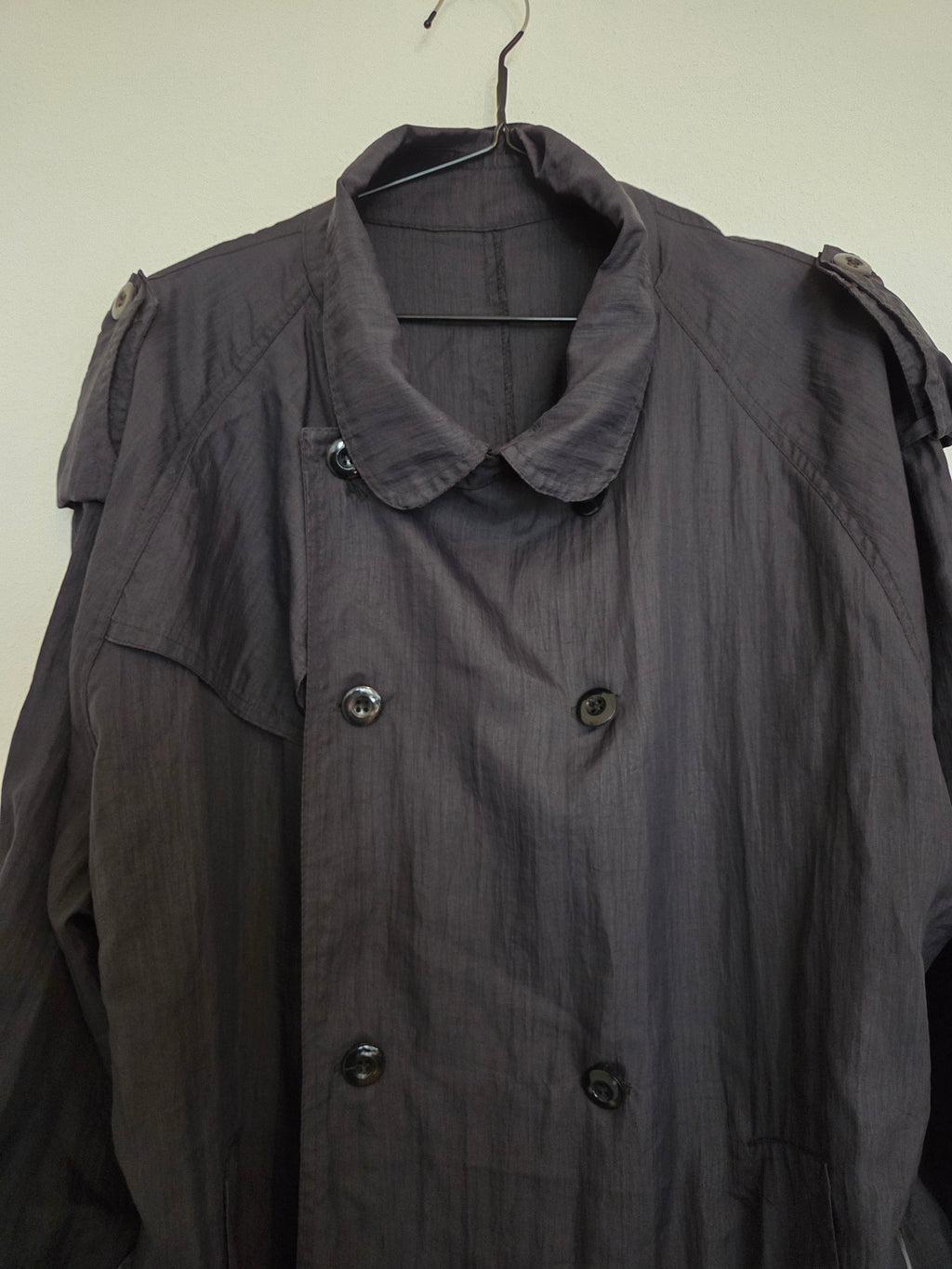 Trench noir tissu style froissé