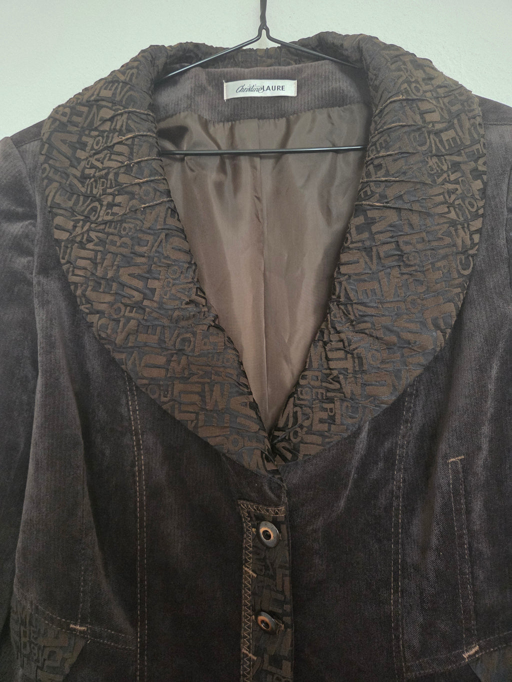 Veste avec motifs écritures