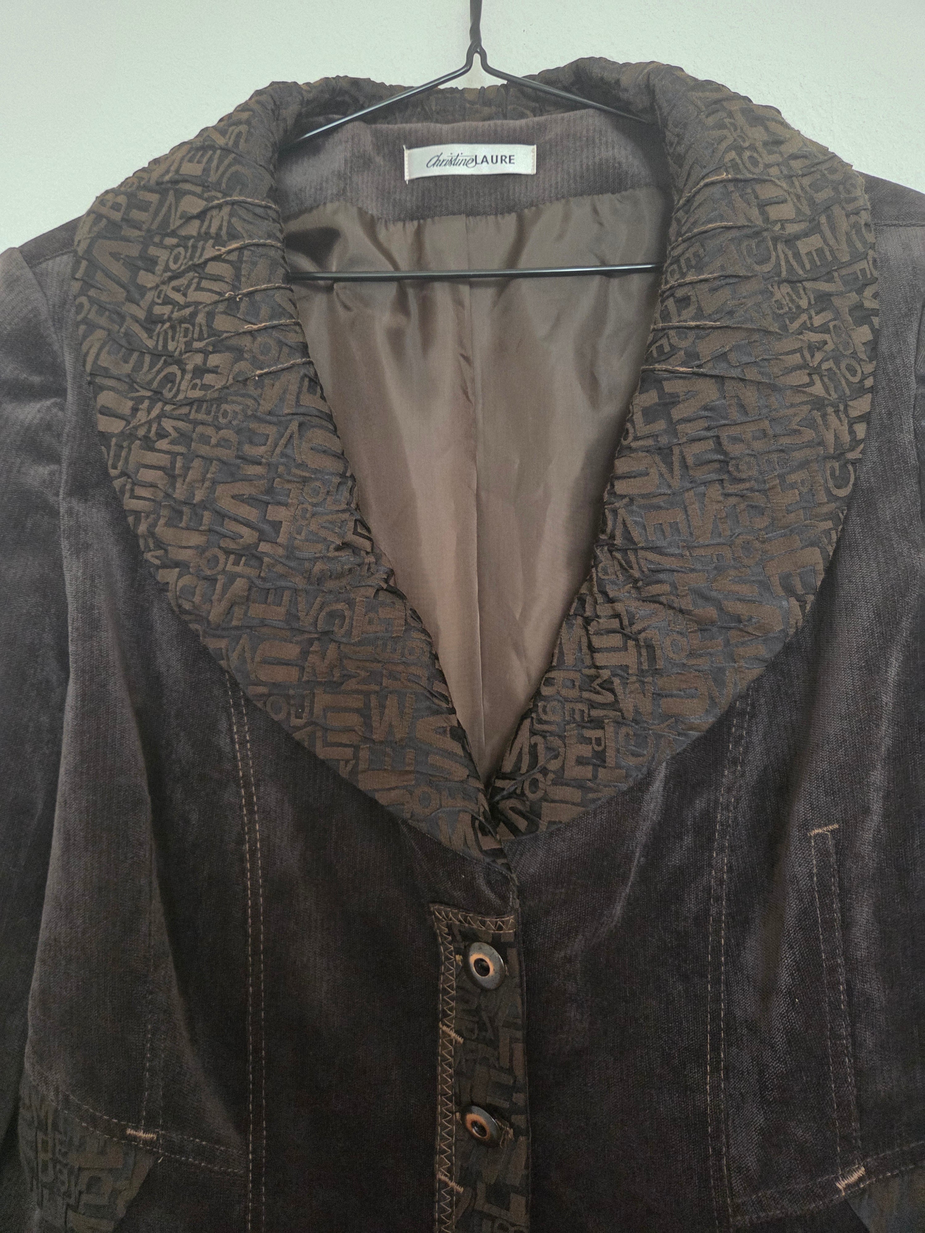 Veste avec motifs écritures