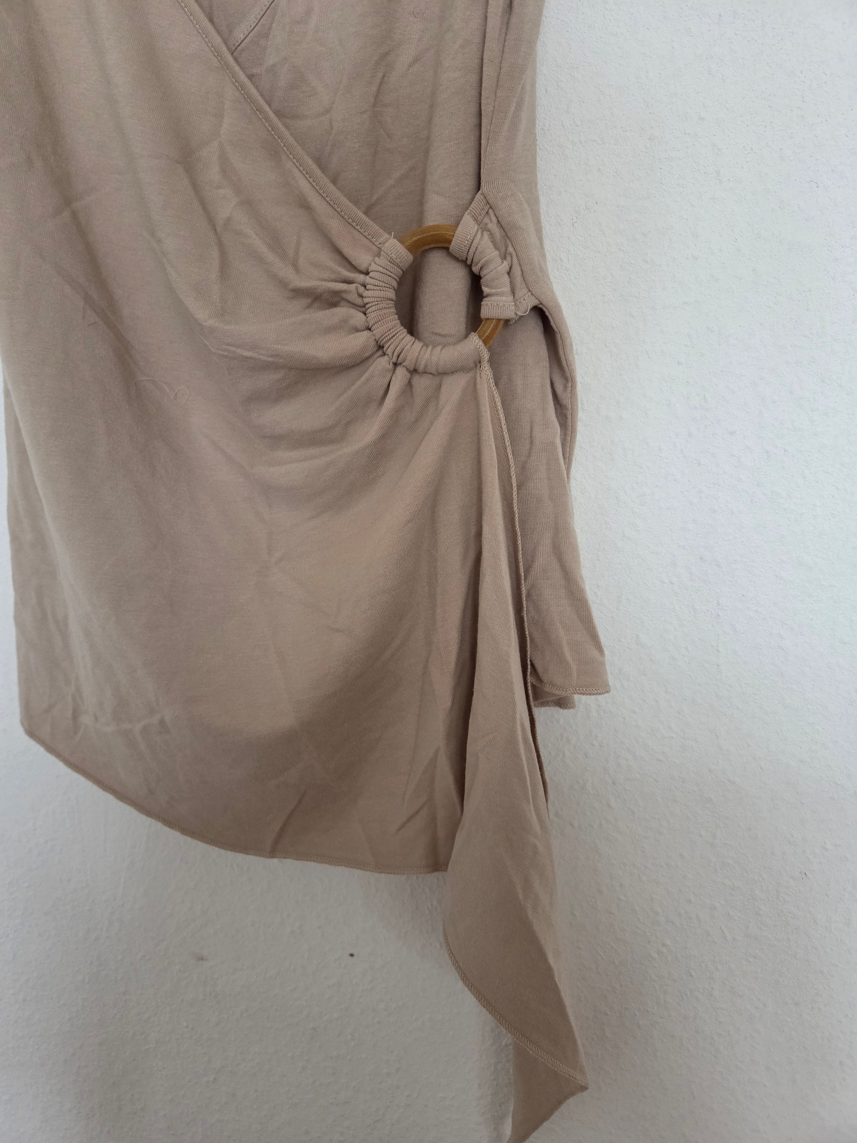 Top beige asymétrique