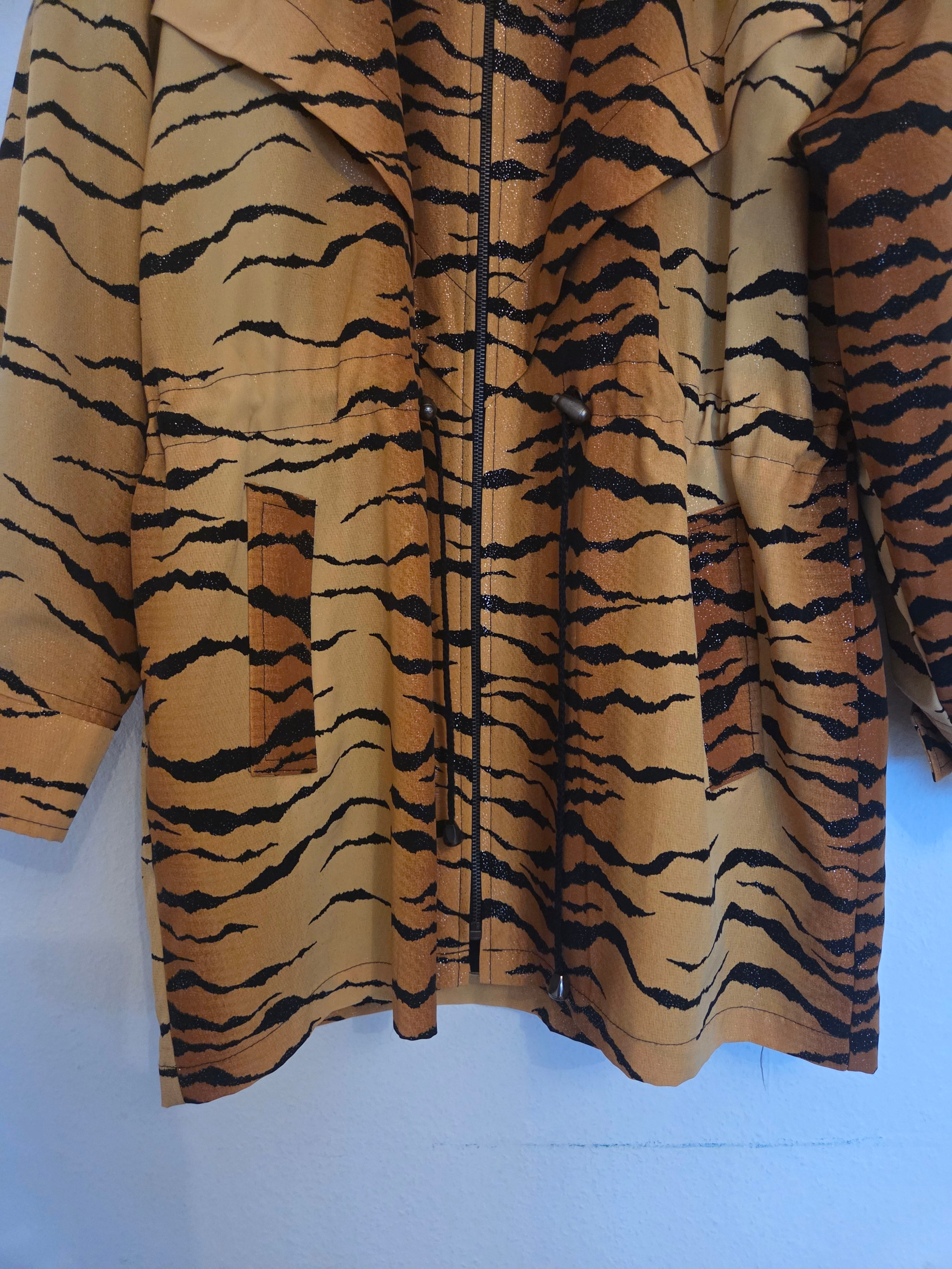 Veste tigrée brillante