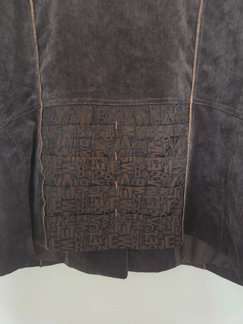 Veste avec motifs écritures