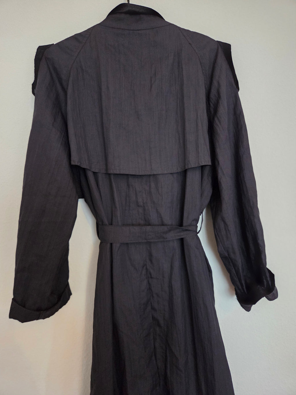 Trench noir tissu style froissé