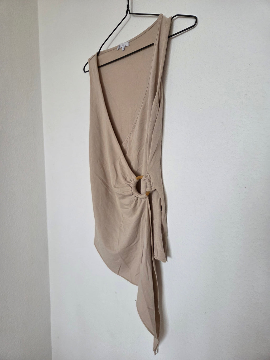 Top beige asymétrique