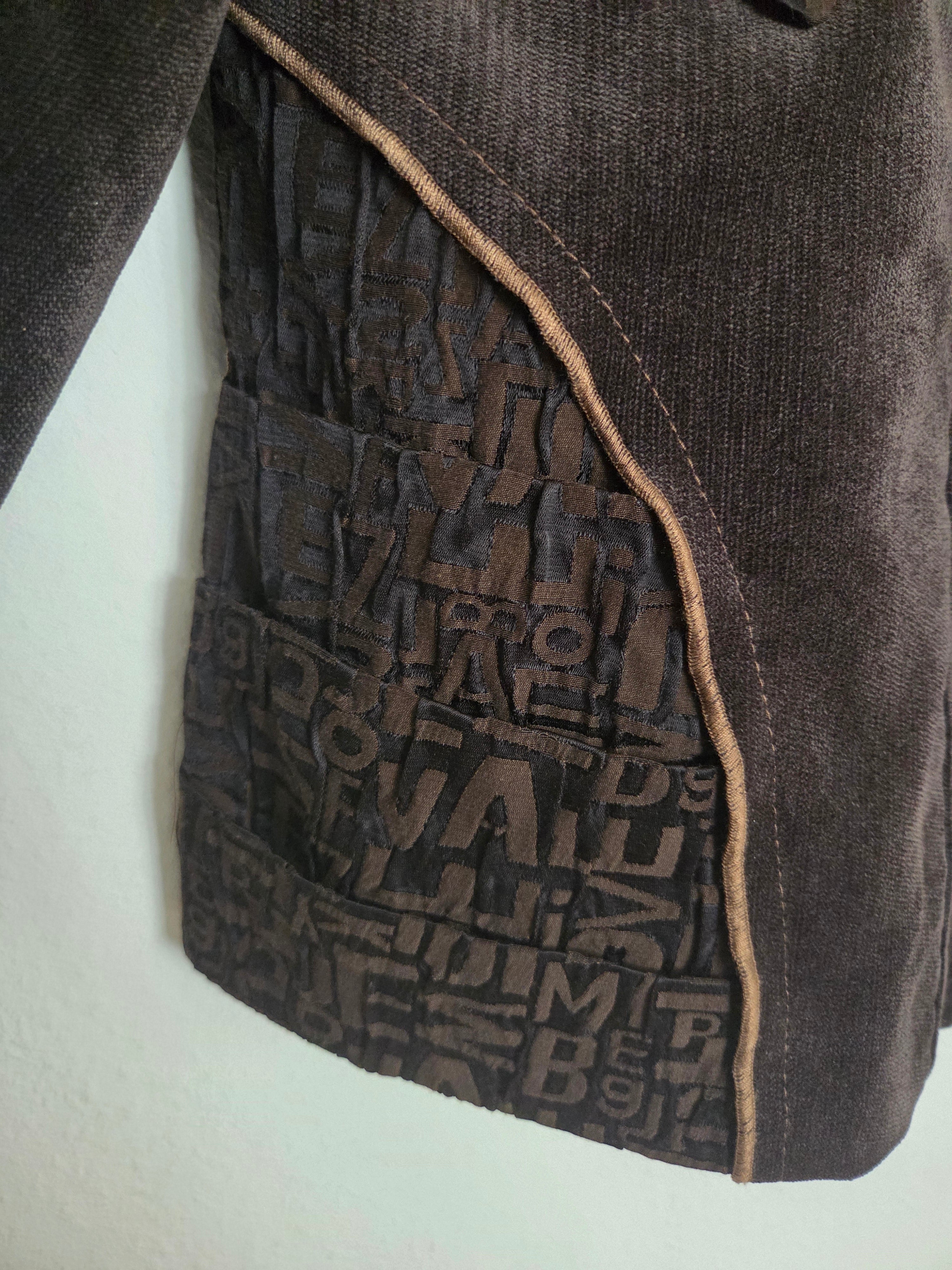Veste avec motifs écritures