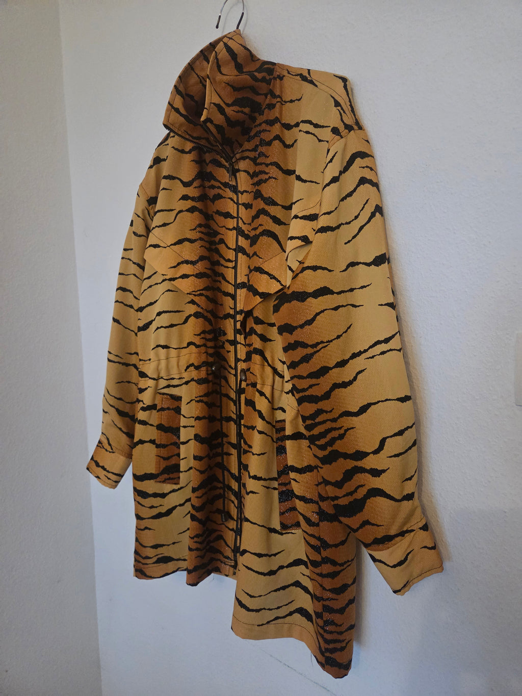 Veste tigrée brillante