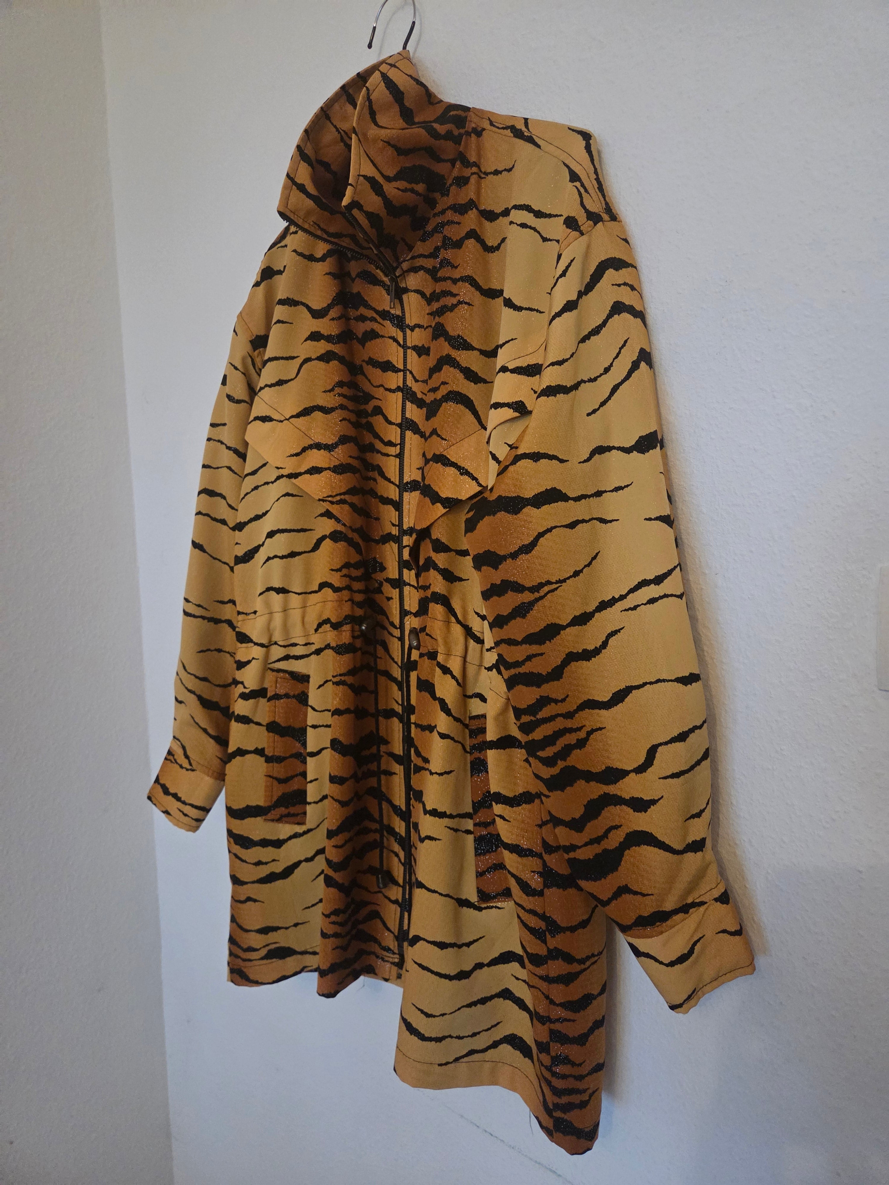 Veste tigrée brillante