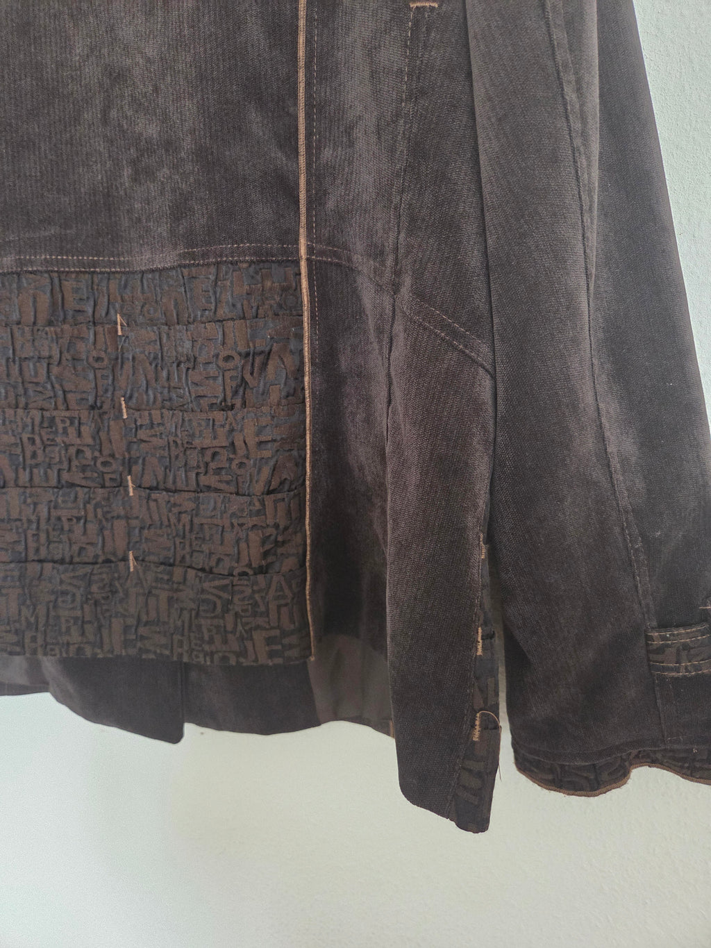 Veste avec motifs écritures