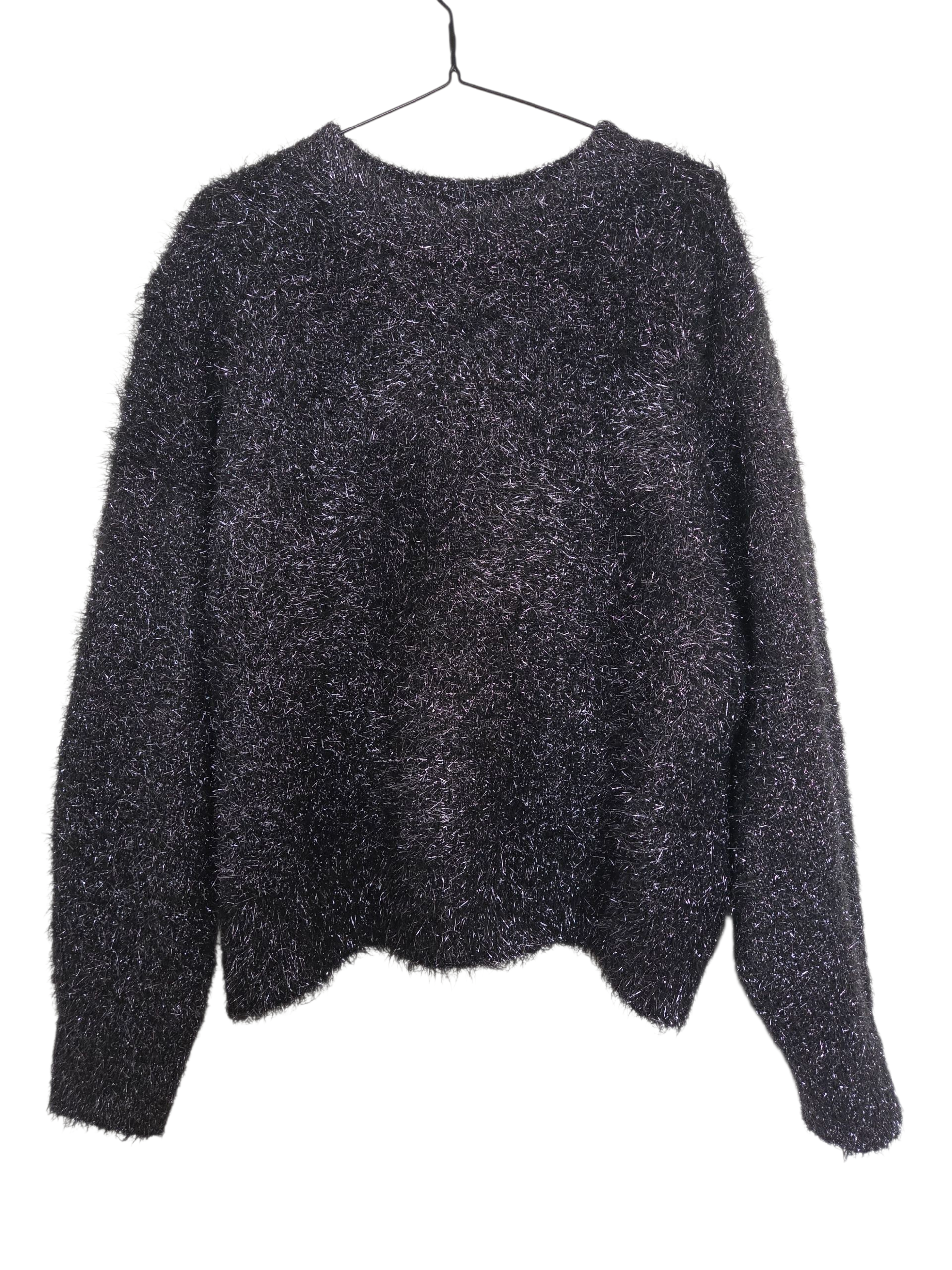 Pull style fourrure argentée