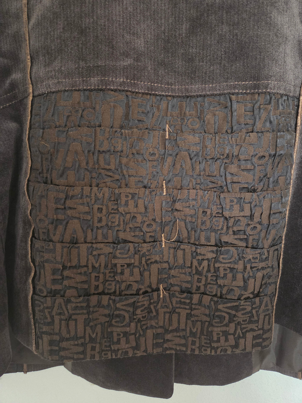Veste avec motifs écritures
