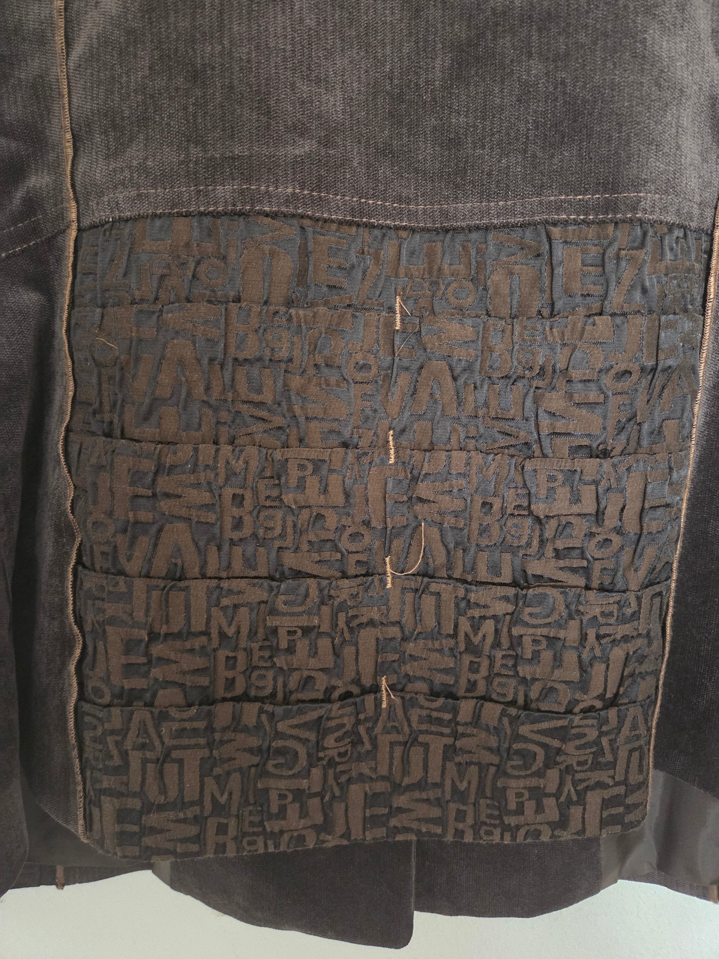 Veste avec motifs écritures