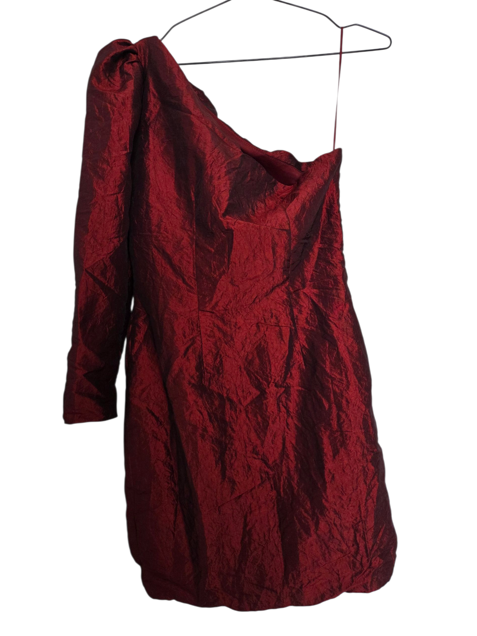 Robe rouge satinée